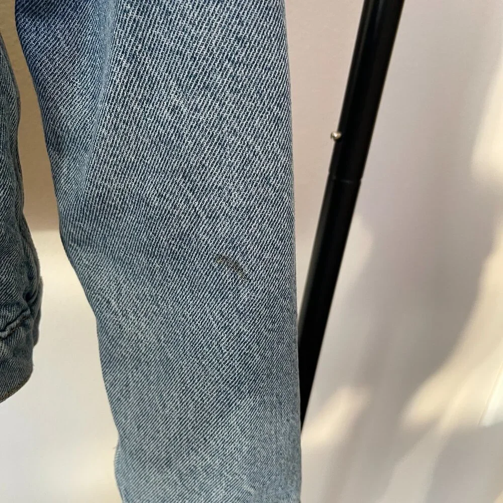 Levi's Light Denim Cream Sherpa Trucker Jacket with Button Closure, Size Medium - Picture 10 of 12